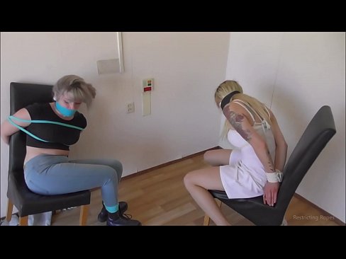 ❤️ Toksomaniulo / ligita kaj buŝoŝtopita / junulino en mizero ❤ Kvalita porno ĉe ni ❌️❤